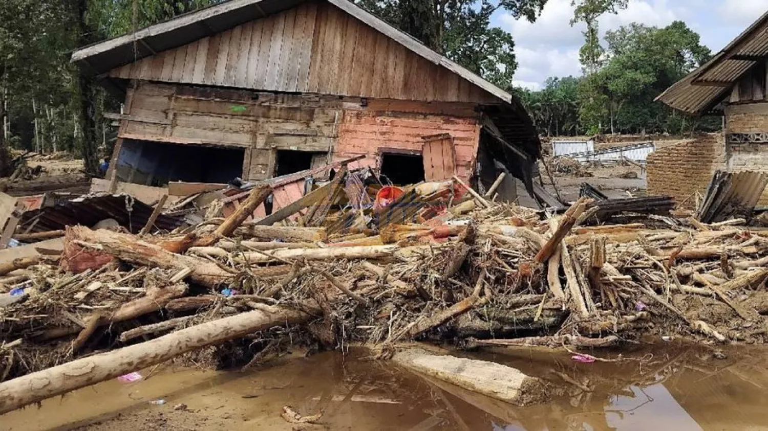 Inundaciones en Indonesia, Tailandia y Sri Lanka dejan casi 600 muertos