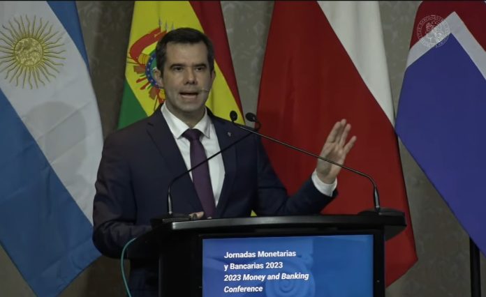 Sin sonrojarse, Cantero Sienra dio cátedra en Argentina sobre inflación