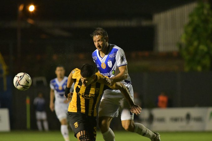 Ameliano empata sobre la hora a Guaraní y deja a Cerro como único escolta