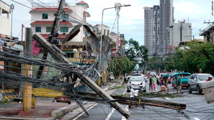 Aumenta a 169 el número de muertos tras el paso del tifón Rai por Filipinas