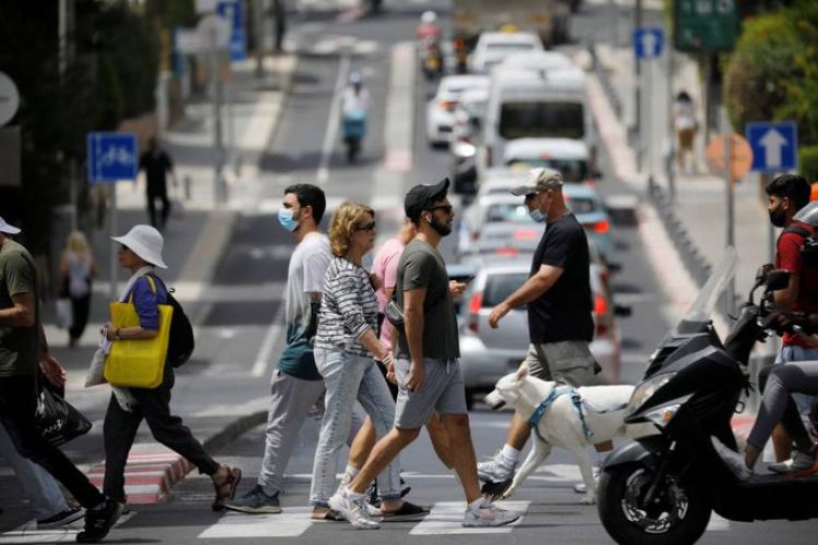 Israel confirmó el primer caso de la nueva variante del COVID-19 en su territorio y prohibió el ingreso de viajeros de siete países de África