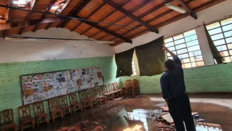 Mayoría de escuelas y colegios del interior no está preparada para volver a clases presenciales, sostiene neumólogo