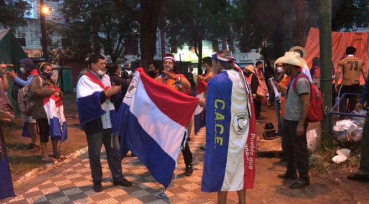 Esteños llegan a la capital para exigir renuncia a Marito: Se va por inútil