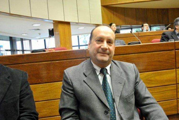 Cachito asegura que hizo recortes, pero no muestra lista ni detalles