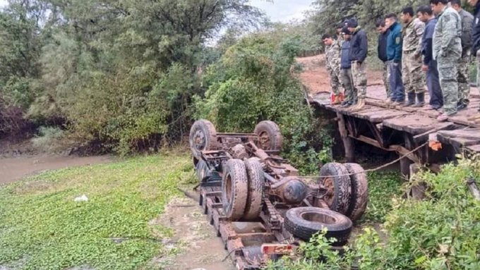 Un militar fallecido y otros siete heridos tras caída de camión de precario puente en Lagerenza