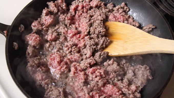Carne molida podría representar un peligro de no cocinarse bien, afirman