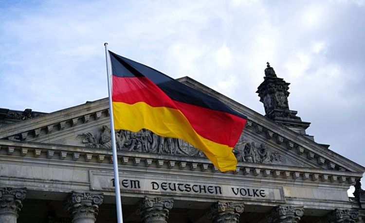 Alemania prohíbe Sturmbrigade 44, grupo neonazi