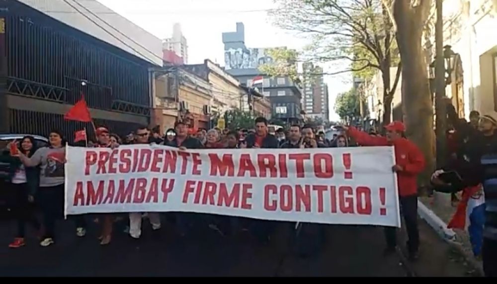 Hurreros y seccionaleros de Pedro Juan Caballero cierran calles de Asunción