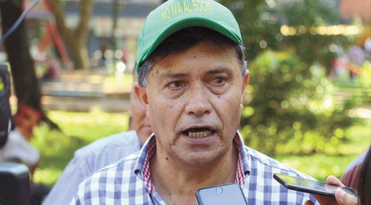 Cuestionado líder campesino encabeza movilizaciones