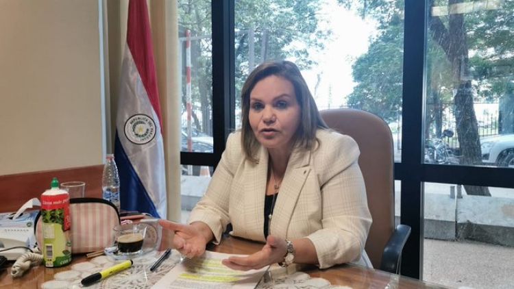 Senadora responde a Walter Harms: «Sospechoso es defender lo indefendible»