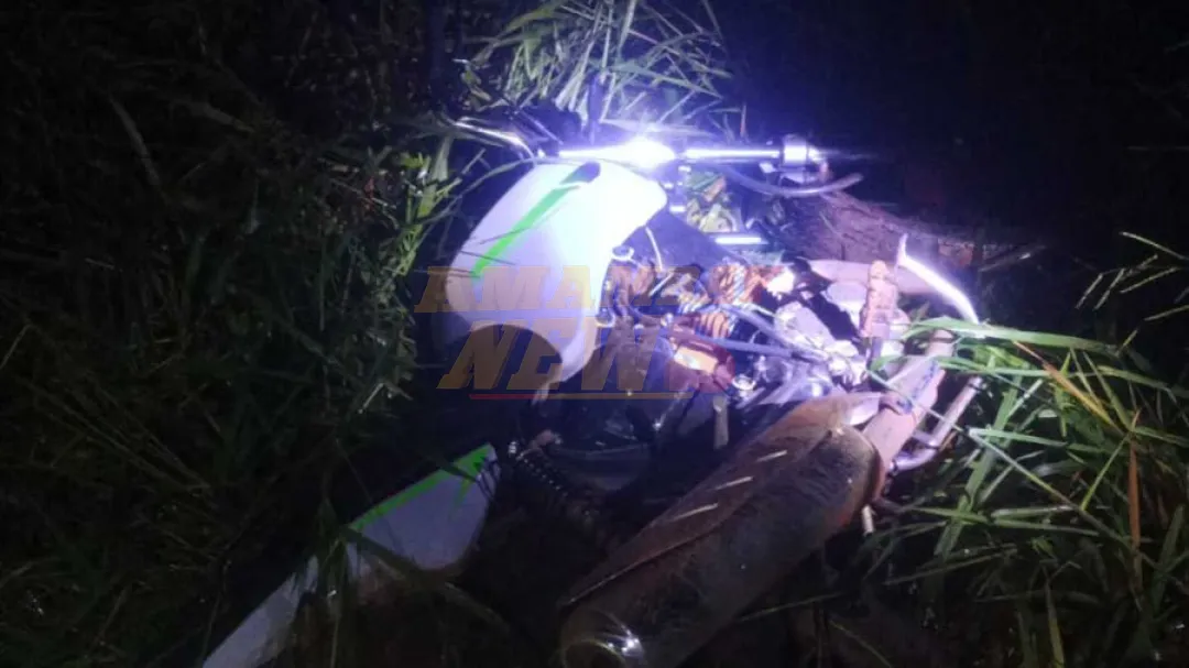 Tras asalto, delincuentes huyen y abandonan moto por rastreo satelital