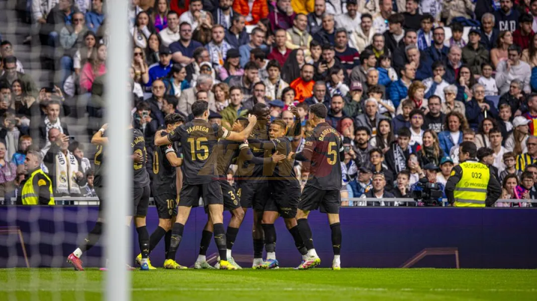 El Valencia aleja al Real Madrid del título