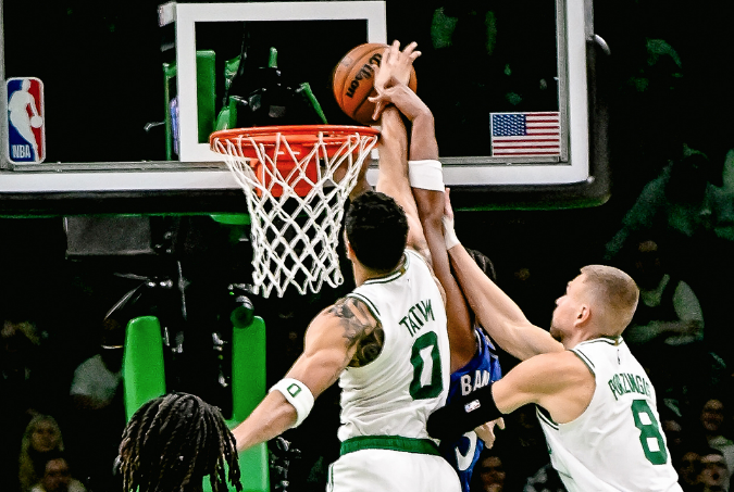Los Celtics siguen invictos en casa