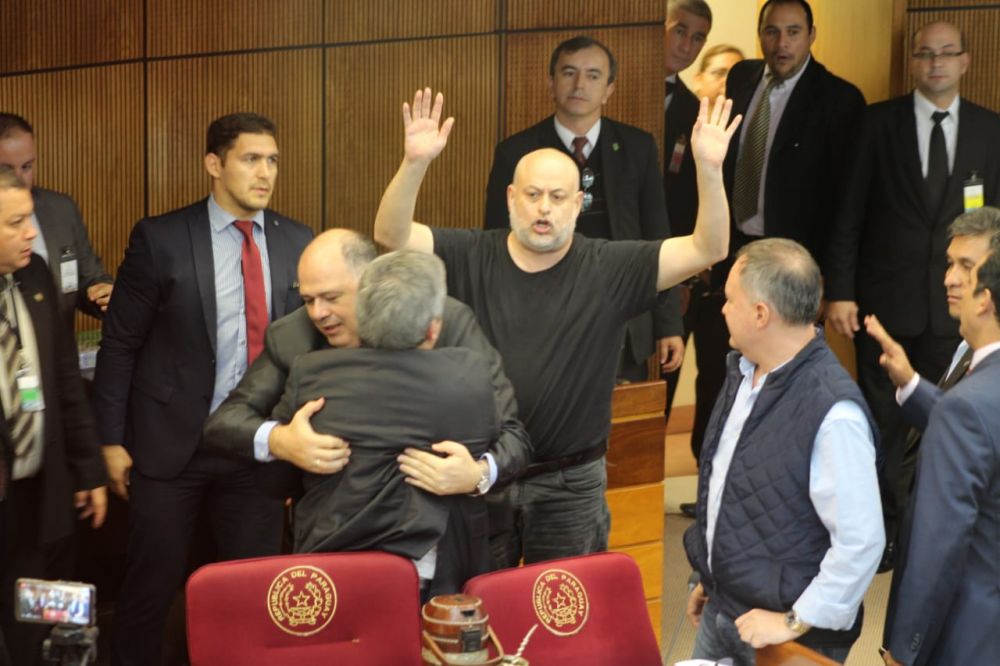 Tras pelea Riera y Cubas vuelven al Senado