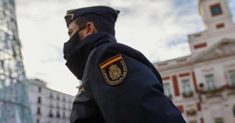 España suma otro récord de contagios de Covid-19 y endurece restricciones