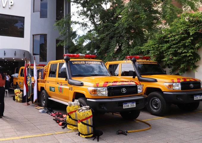 Infona entrega a bomberos móviles y equipos para combate a incendios forestales