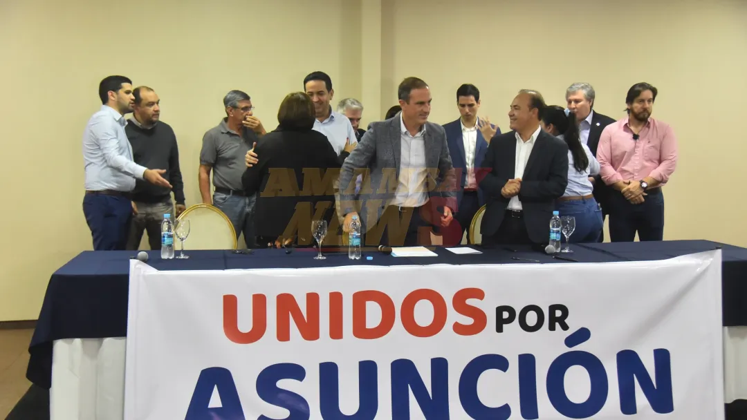 Oposición traga sapos en su guerra contra la ANR y dos enigmas claves