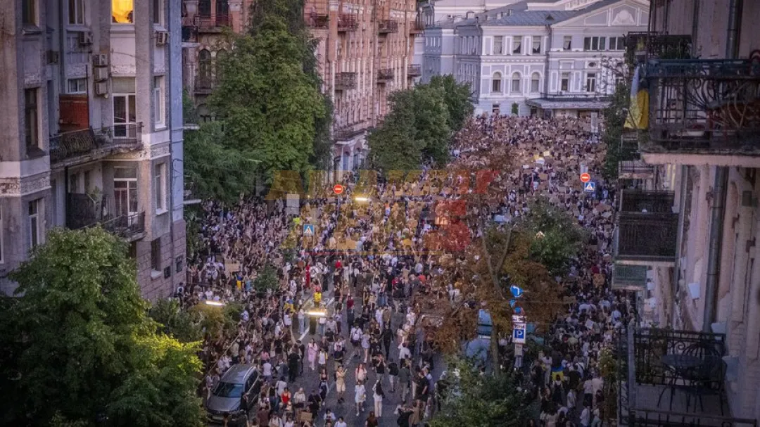 Zelenskyy restaura la independencia de agencias anticorrupción tras protestas y críticas de la UE