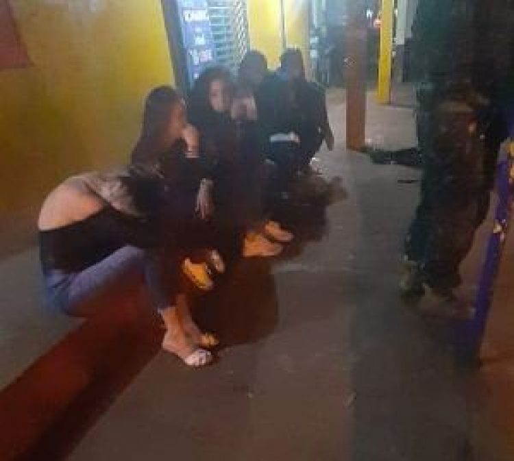 Persecución y detención de siete personas por violar decreto presidencial en PJC