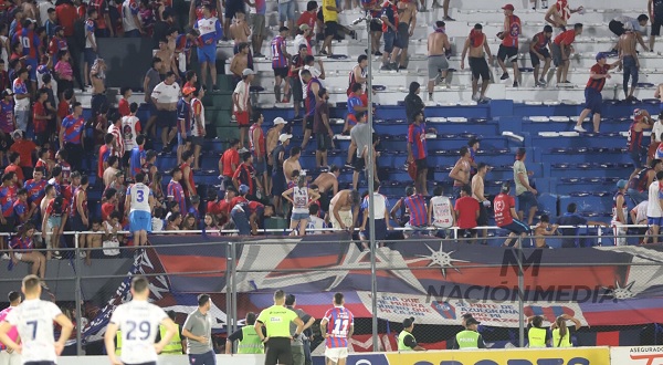 Cerro Porteño pierde los puntos del partido ante 2 de Mayo por los incidentes en la barra