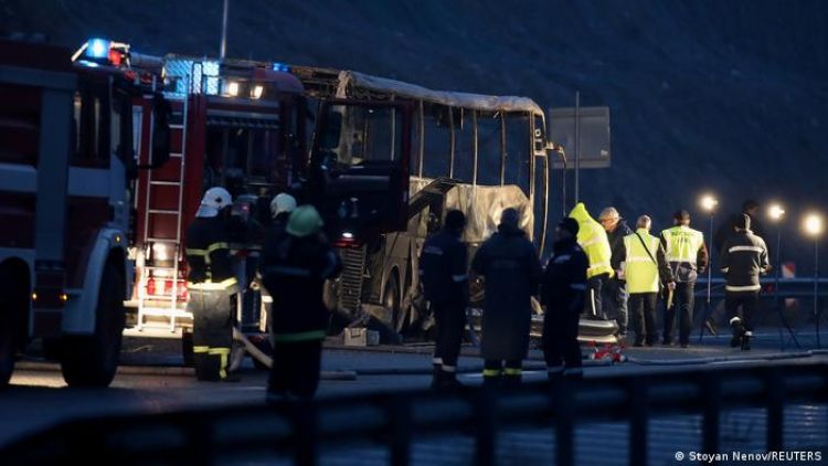 Al menos 45 muertos deja incendio de autobús en Bulgaria