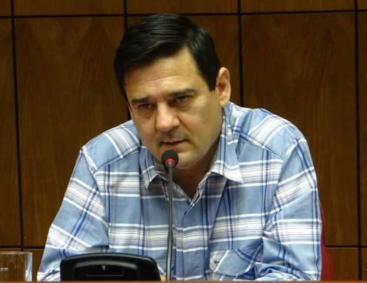Senador afirma que reclamos de camioneros perdieron credibilidad tras extorsión