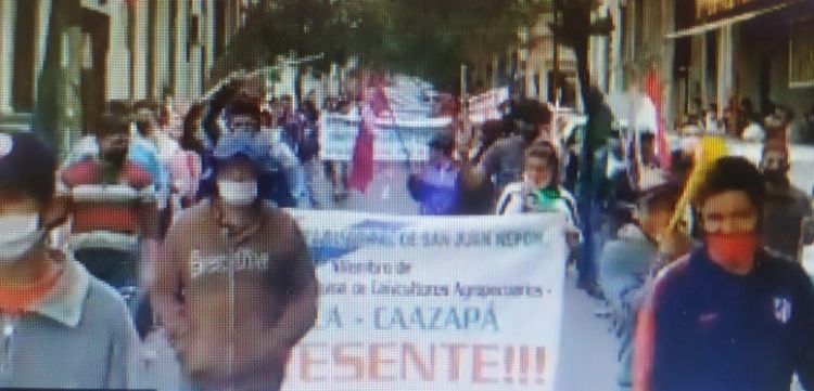 Campesinos marchan en Asunción y exigen la condonación de sus deudas
