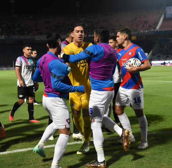Cerro Porteño y Libertad empatan en un partido tenso y dramático