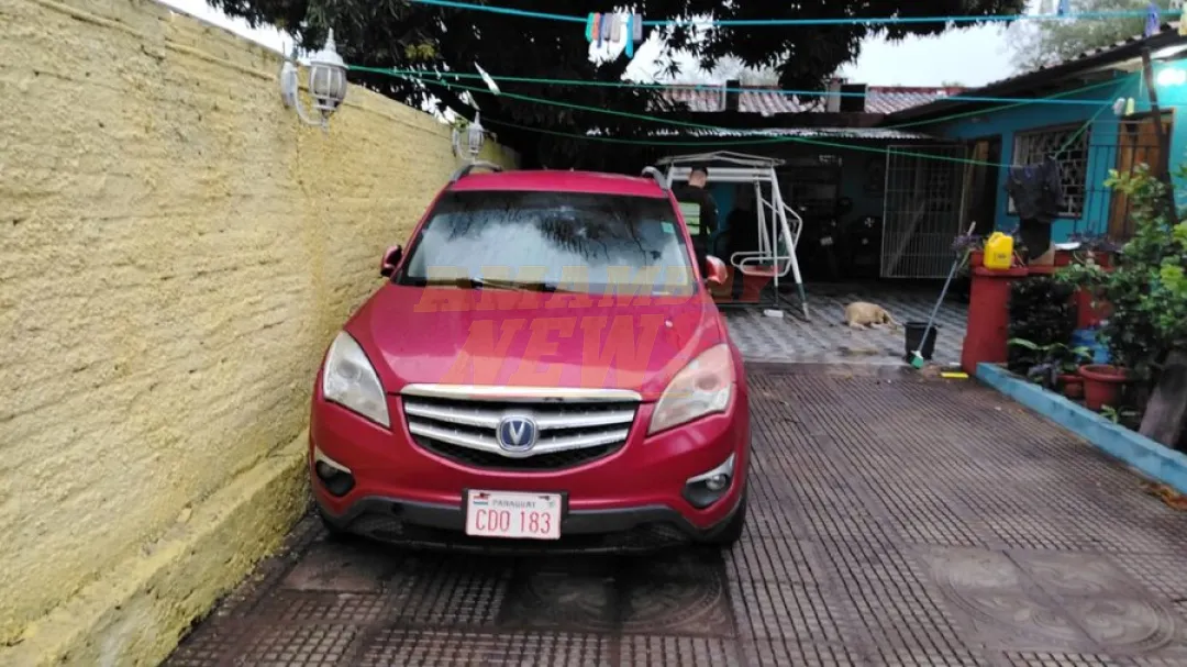 Atacan a balazos una vivienda y un vehículo en Lambaré