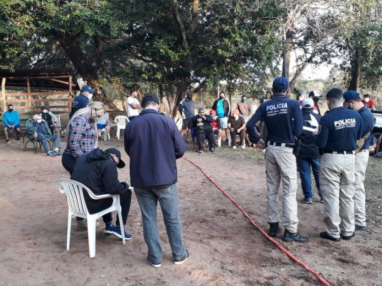 Unos 50 detenidos tras juego de piki vóley en quinta familiar de Richard Báez, en Areguá