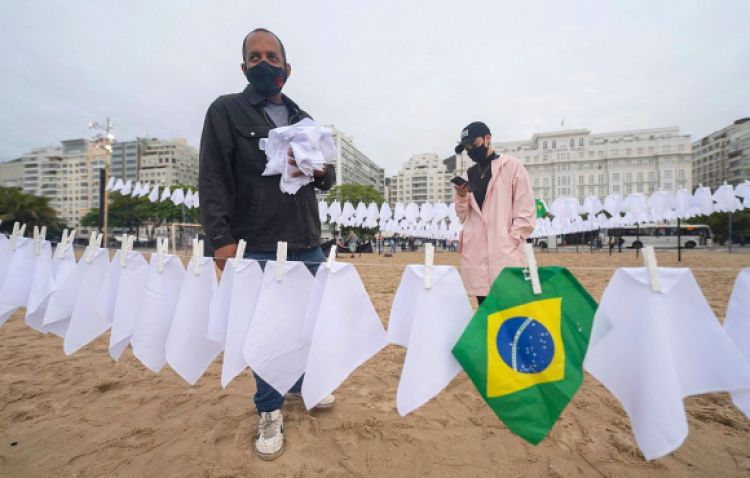 Brasil registra 525 muertes por Covid-19 en 24 horas