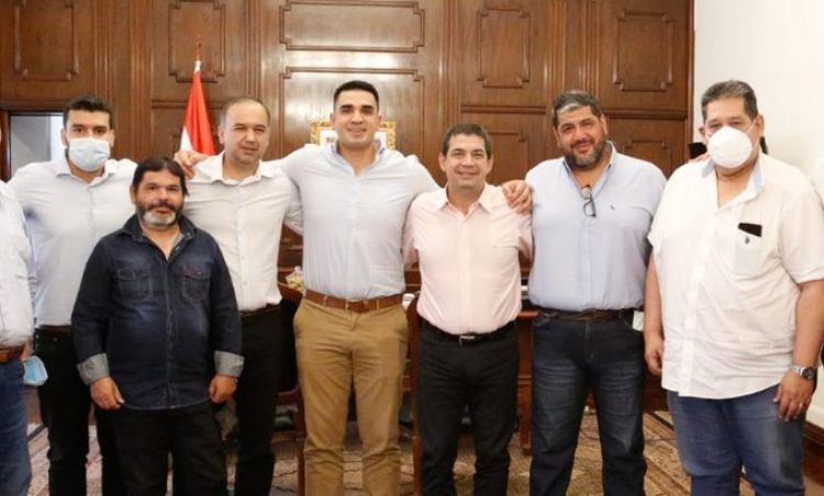 Jefe de campaña de Velázquez en Asunción, lo abandona y se va con Santi
