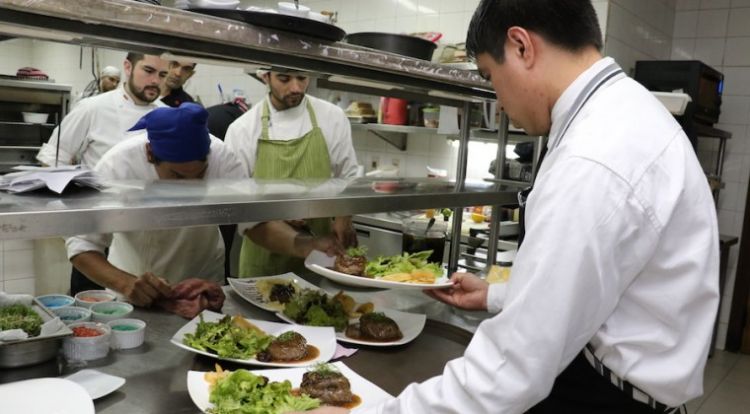 Gastronómicos, bares y eventos acuerdan con Ejecutivo plan para trabajo nocturno