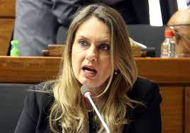 “Esgaib me dijo que quería romperme la boca y comentaba sobre mis piernas”