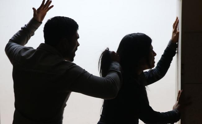 Imputan a abogado por violencia familiar y coacción contra su madre