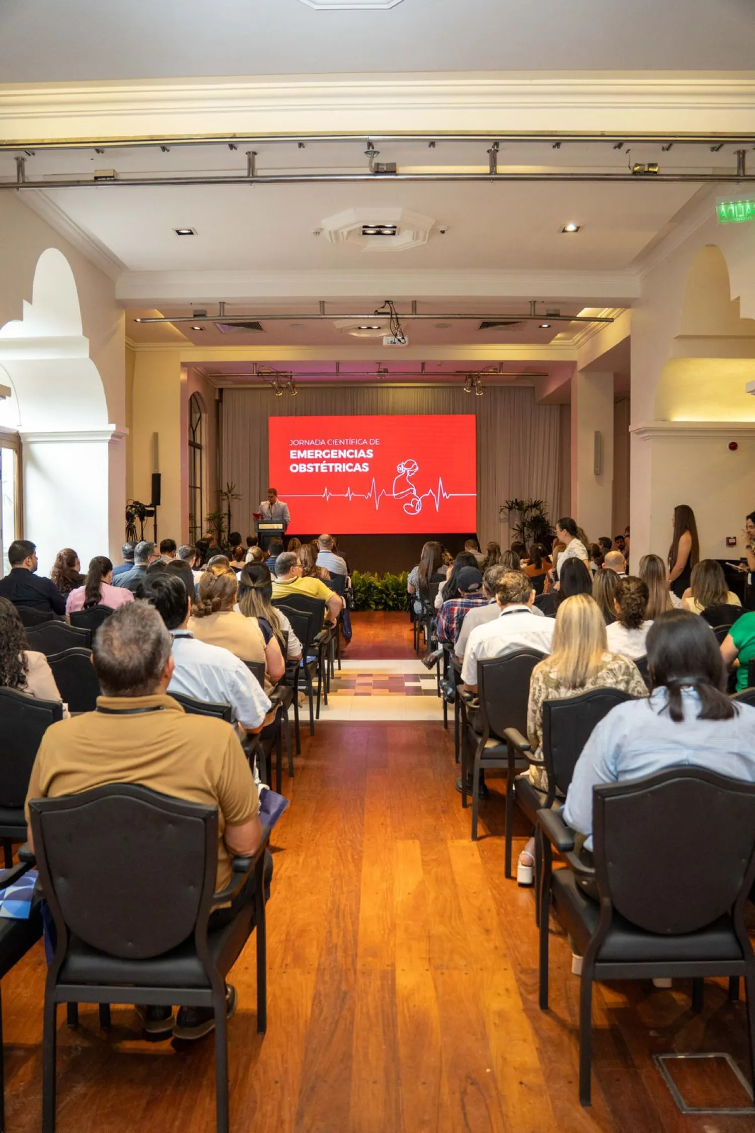 Jornada científica reunió a especialistas en ginecología y obstetricia