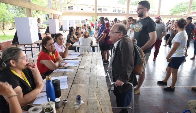Duras críticas al TSJE por hacer sufrir a adultos mayores en las últimas internas