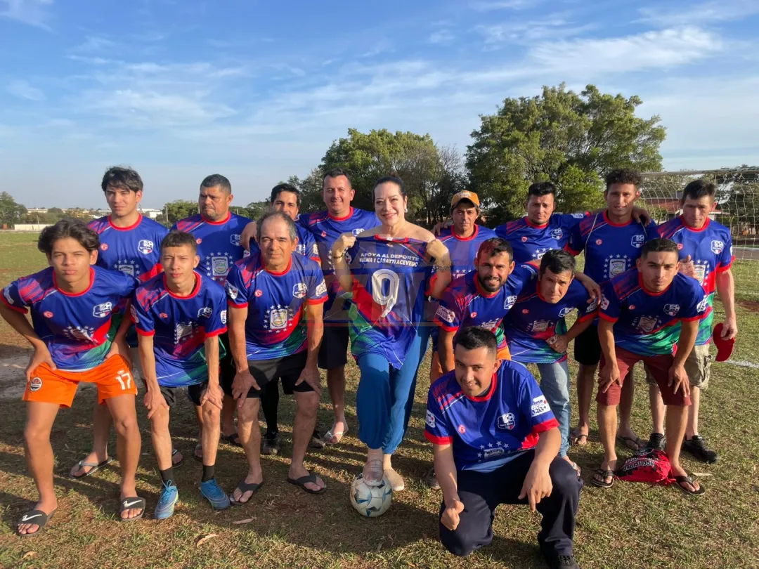 PJC: Zulma Acevedo entregó atuendos deportivos al equipo suizero Sport Taller