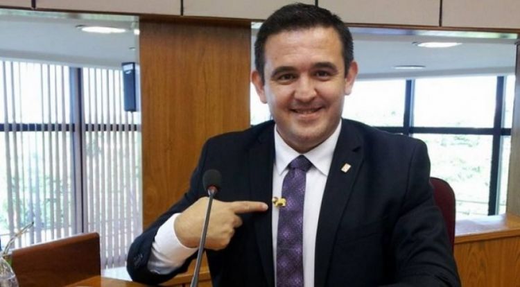 "Petta nunca debió estar en Educación como ministro"