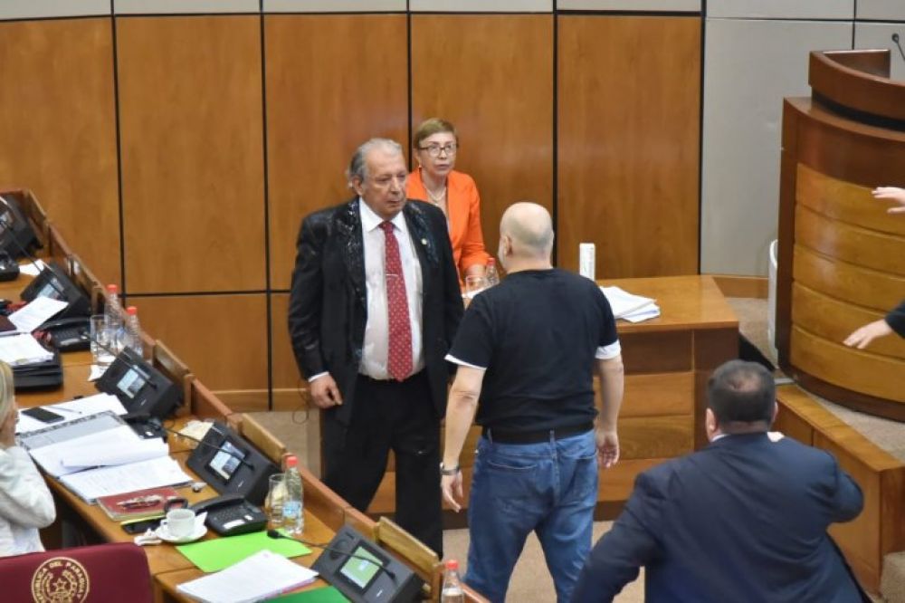 Advierten a Payo Cubas y Galaverna por incidentes en el Senado
