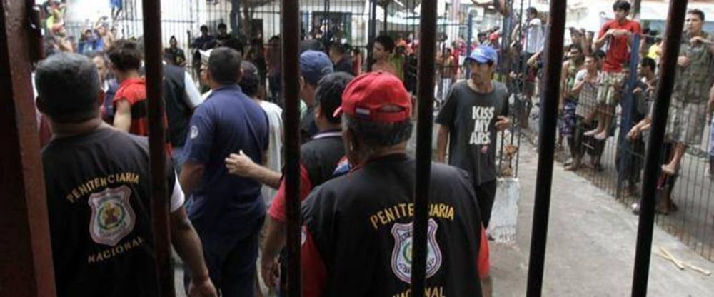 Guardiacárceles protestan frente al Ministerio de Justicia