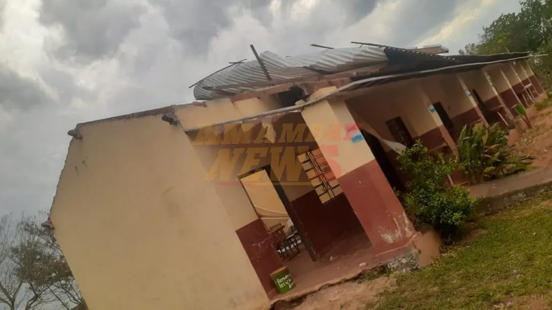 Viviendas y escuelas quedan destechadas durante tormenta severa en San Pedro
