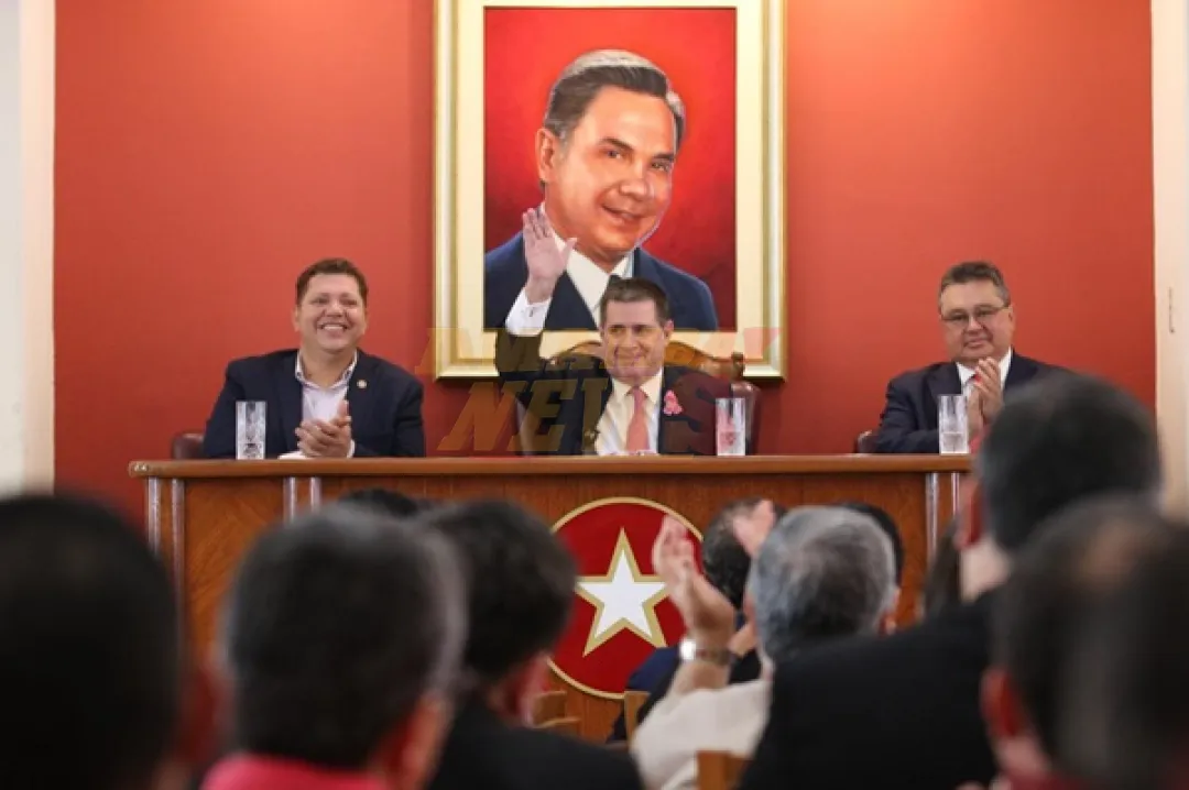 El partido Vox trae a Paraguay su foro ultraderechista con apoyo cartista