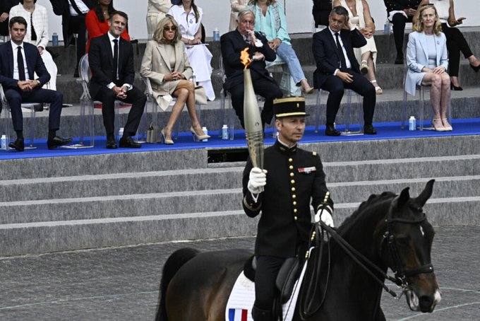 París acoge la llama olímpica el 14 de julio, día de la fiesta nacional de Francia