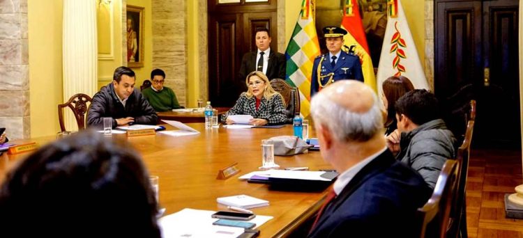Allanan casas de ez y Nez, pero no los encuentran