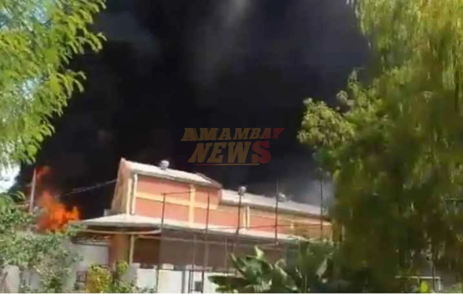 Voraz incendio afectó una fábrica de colchones en San Lorenzo