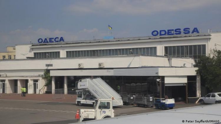 Misil ruso destruye la pista del aeropuerto ucraniano de Odesa