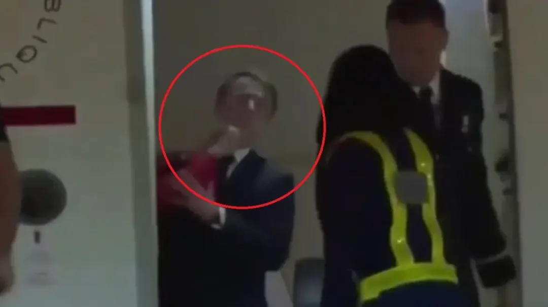 ¿Broma o agresión? El “manotazo” de Brigitte Macron a Emmanuel Macron