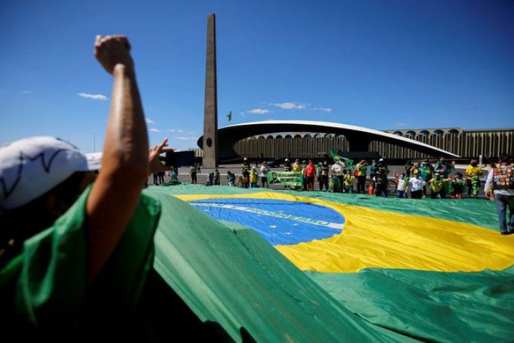 Gobernador cierra calles de Brasilia para impedir que manifestantes lleguen al Congreso