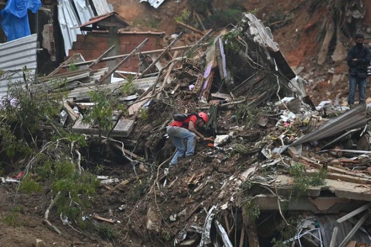 Inundaciones en Petrópolis, Brasil, ya suman casi 200 fallecimientos